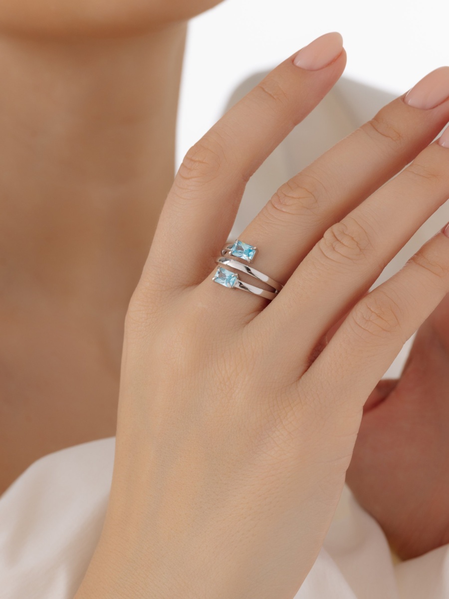 Кольцо из серебра с фианитами (Арт. 1340205883-70)-1.jpg