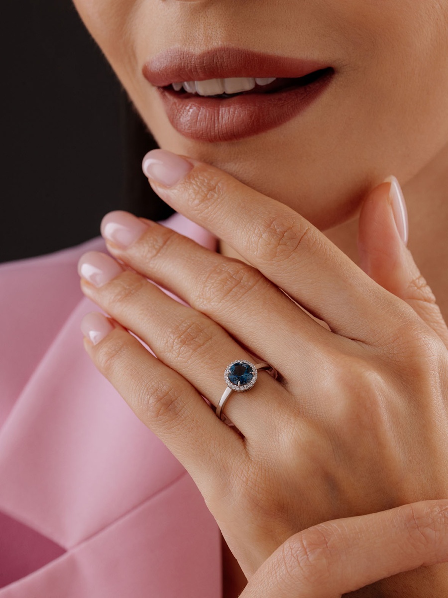 Кольцо из серебра с топазом и фианитами (Арт. 1340071972л-76)-1.jpg Кольцо из серебра с топазом и фианитами (Арт. 1340071972л-76)-1.jpg