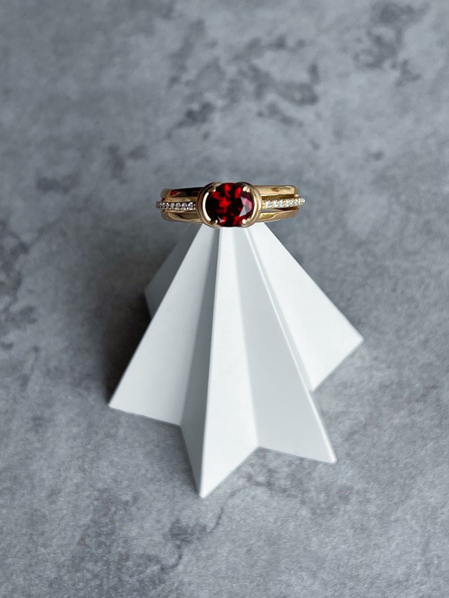 Кольцо из серебра с гранатом и фианитами (Арт. 1320820995).jpg