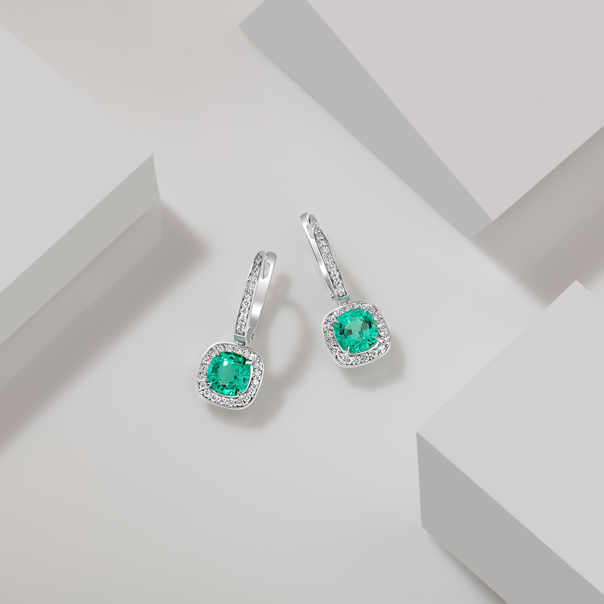 Серьги из золота с бриллиантами и изумрудом (Арт. 2740762804)-1.jpg