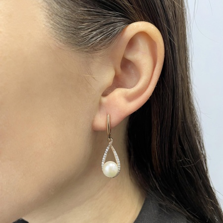 Серьги из серебра с жемчугами и фианитами 2329050804-1 от KRASNOE, металл Серебро, вставка Жемчуг