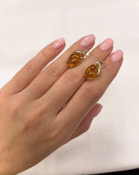 Серьги из серебра с янтарём в ювелирном интернет-магазине