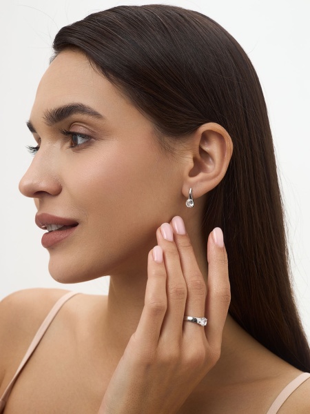 Серьги из серебра с фианитами со скидкой