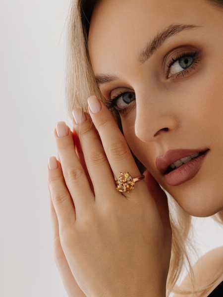 Купить кольцо из серебра с цитринами и фианитами в интернет-магазине KRASNOE