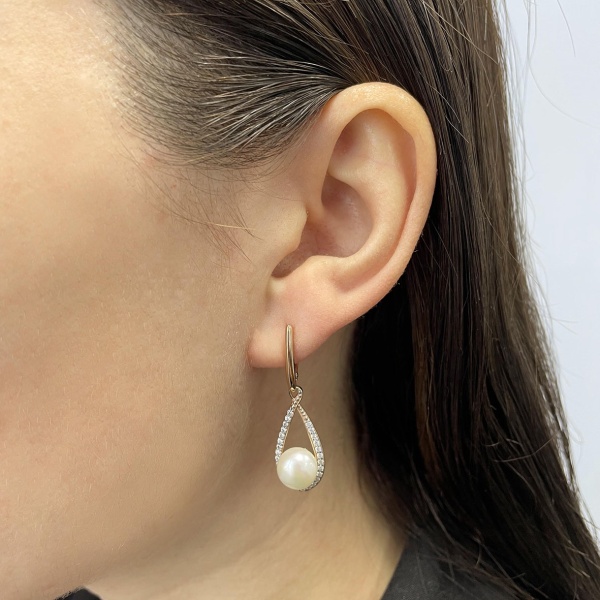 Серьги из серебра с жемчугами и фианитами 2329050804-1 от KRASNOE, металл Серебро, вставка Жемчуг