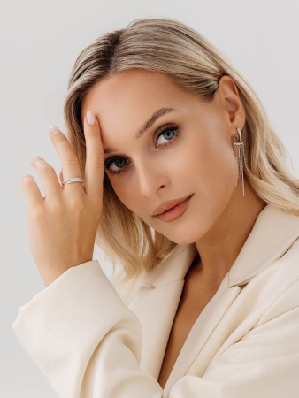 Купить кольцо из серебра с фианитами в интернет-магазине KRASNOE