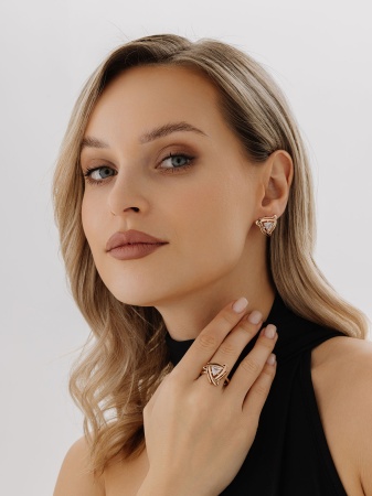 Серьги из серебра с фианитами со скидкой