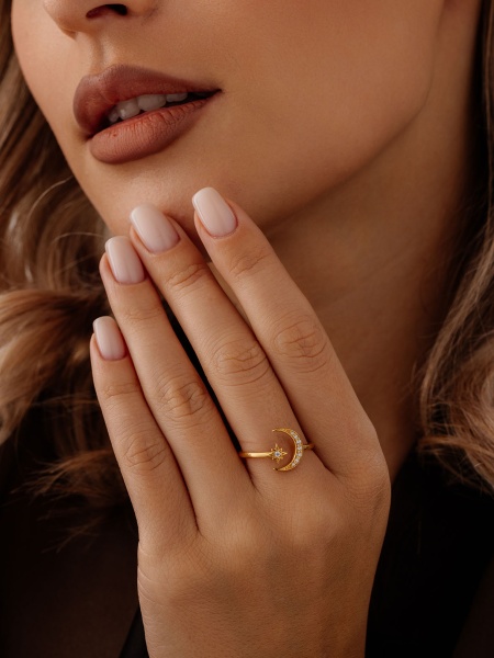 Купить кольцо из серебра с фианитами в интернет-магазине KRASNOE