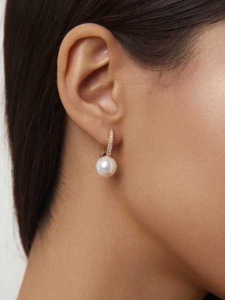 Серьги из серебра с жемчугами и фианитами со скидкой