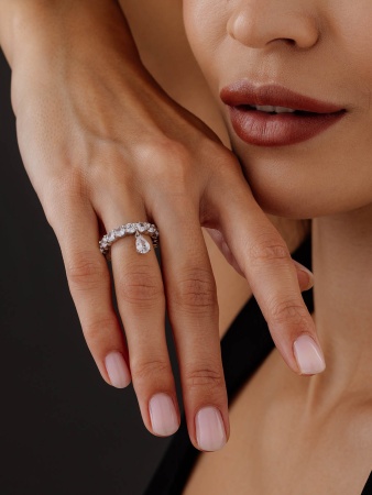 Купить кольцо из серебра с фианитами в интернет-магазине KRASNOE