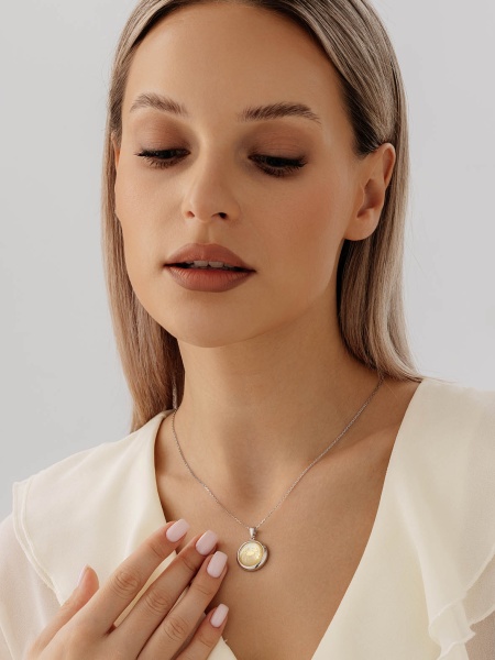 Купить подвеска из серебра с перламутром и фианитами