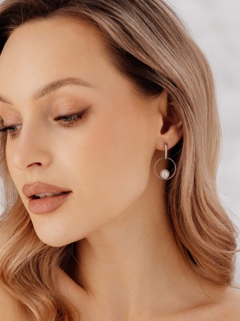 Пусеты из серебра с имитацией жемчуга