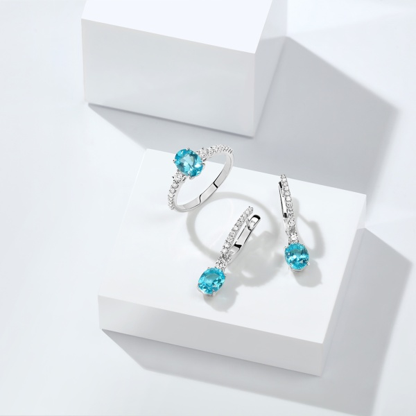 Серьги из золота с апатитами и бриллиантами