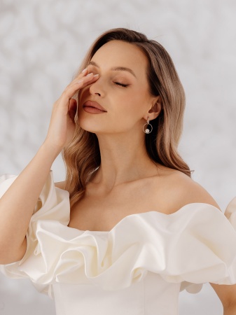 Пусеты из серебра с имитацией жемчуга