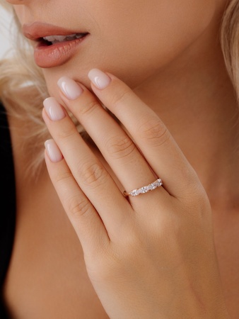 Купить кольцо из серебра с фианитами в интернет-магазине KRASNOE