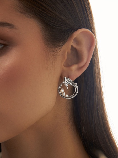 Пусеты из серебра с жемчугами и фианитами со скидкой