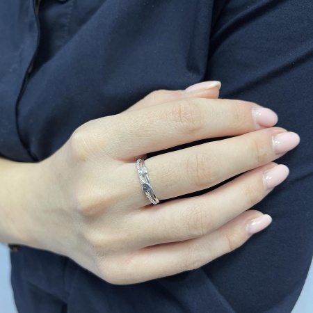 Купить кольцо из серебра с фианитами в интернет-магазине KRASNOE