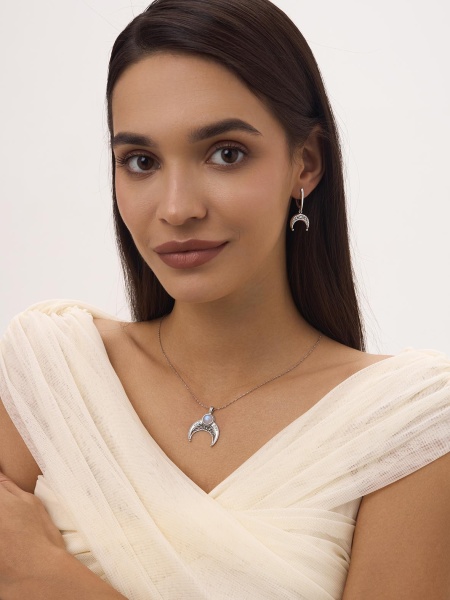 Серьги из серебра с фианитом