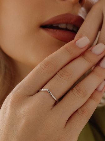 Купить кольцо из серебра без вставок в интернет-магазине KRASNOE