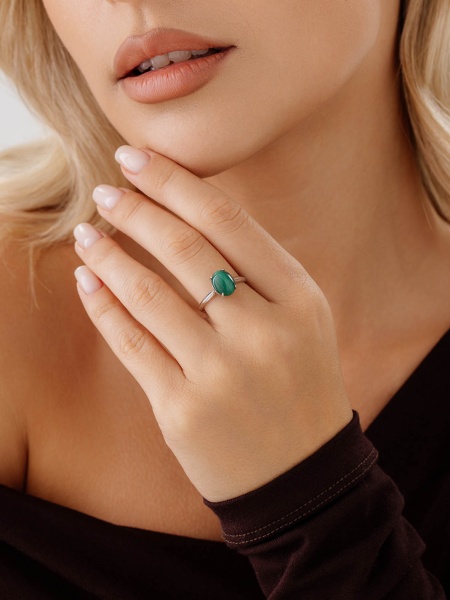 Купить кольцо из серебра с малахитом в интернет-магазине KRASNOE