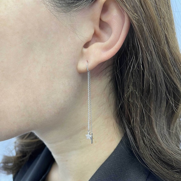 Серьги из серебра с фианитами со скидкой