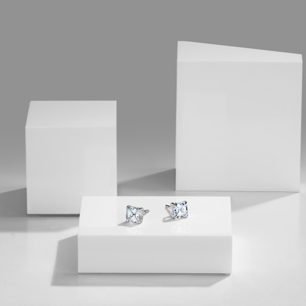 Пусеты из золота с муассанитами 2740972828 от KRASNOE, металл Золото, вставка Муассанит