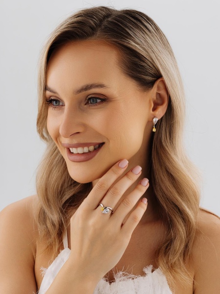 Серьги из серебра с фианитом