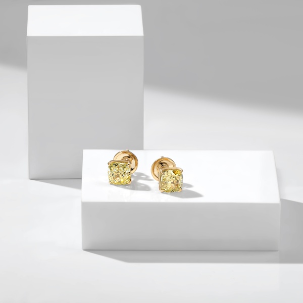 Пусеты из золота с бриллиантами