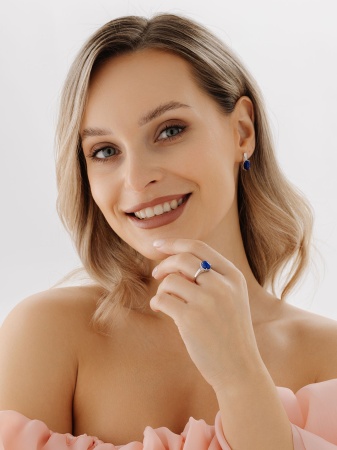 Кольцо из серебра с лазуритом и фианитами со скидкой