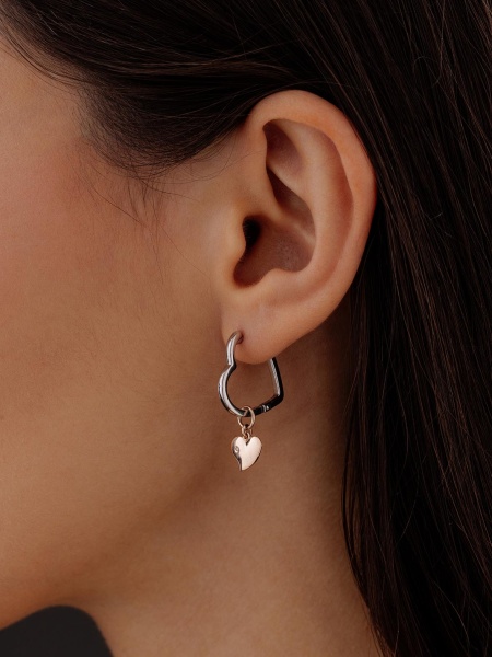 Серьги из серебра с фианитами со скидкой