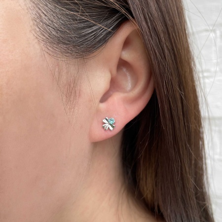 Пусеты из серебра с ситаллами со скидкой