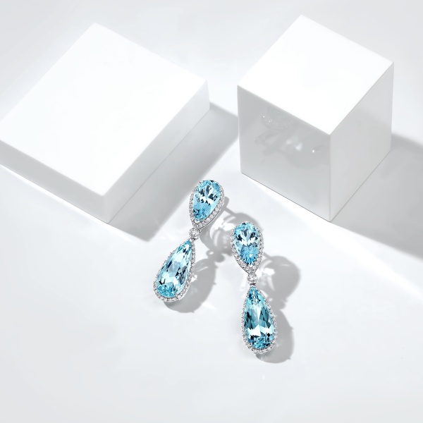 Серьги из золота с аквамаринами и бриллиантами