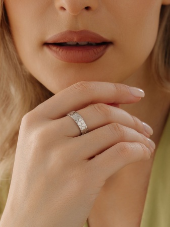 Купить кольцо из серебра без вставок в интернет-магазине KRASNOE