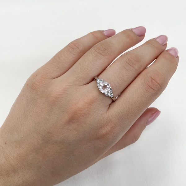 Кольцо из серебра с кварцем и фианитами со скидкой