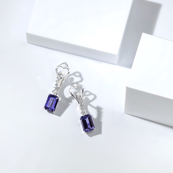 Серьги из золота с турмалином и бриллиантами