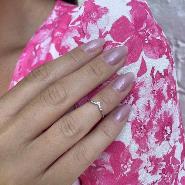 Кольцо из серебра с фианитами со скидкой