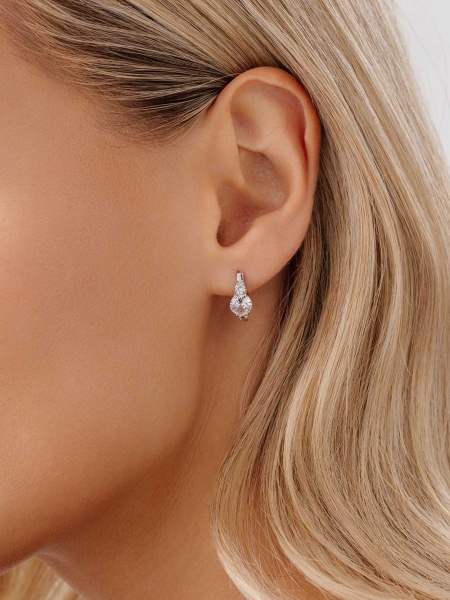 Серьги из серебра с фианитом со скидкой