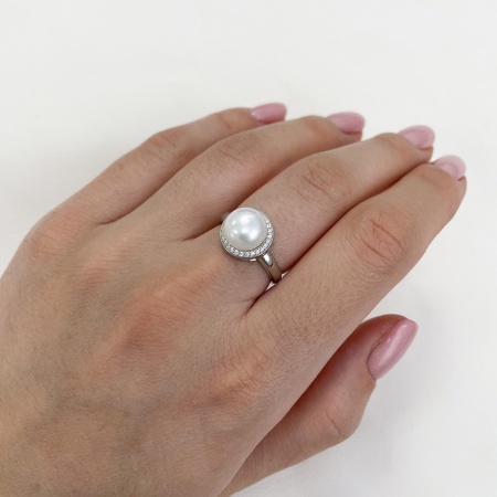 Купить кольцо из серебра с жемчугом и фианитами в интернет-магазине KRASNOE