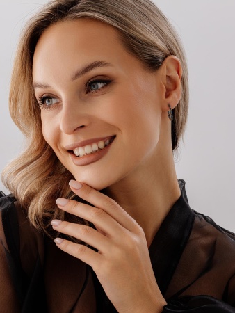 Серьги из серебра с топазом со скидкой