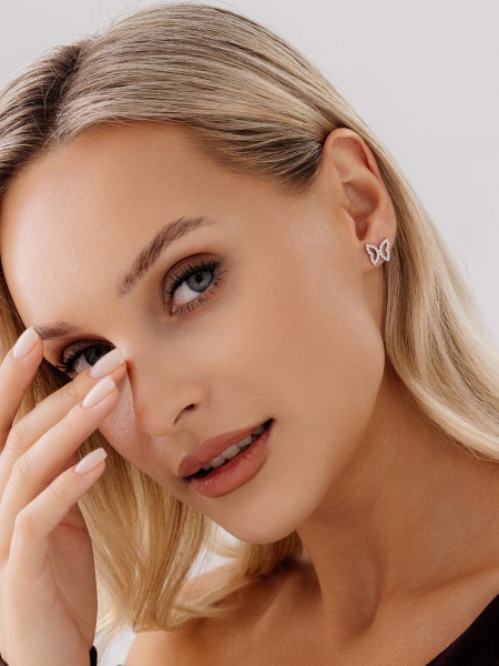 Пусеты из серебра с фианитами со скидкой