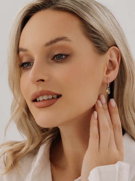 Серьгииз серебра с фианитом