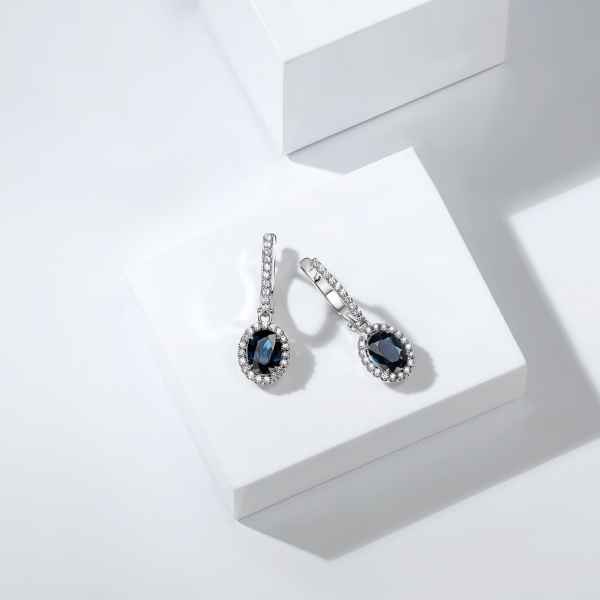 Серьги из золота с сапфирами и бриллиантами