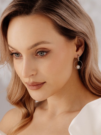 Пусеты из серебра с имитацией жемчуга