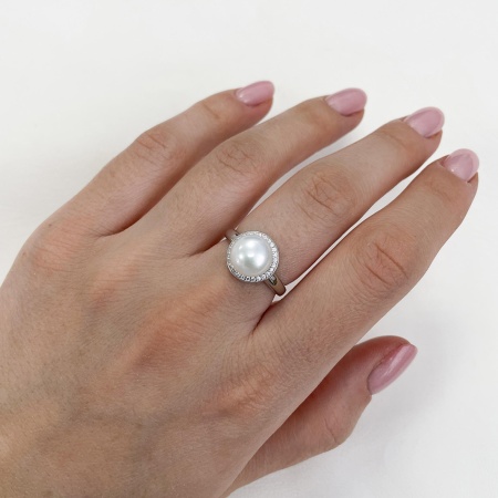 Купить кольцо из серебра с жемчугом и фианитами в интернет-магазине KRASNOE