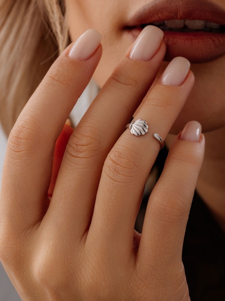 Купить кольцо из серебра без вставок в интернет-магазине KRASNOE