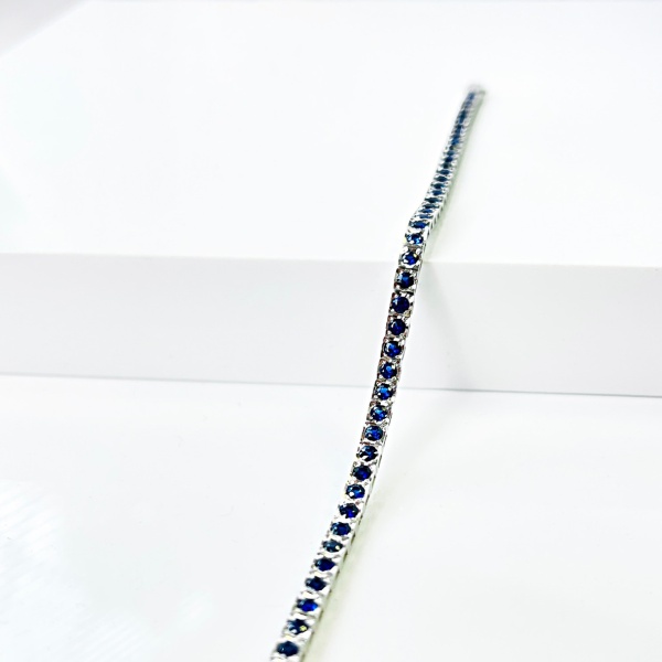 Браслет из золота с сапфирами