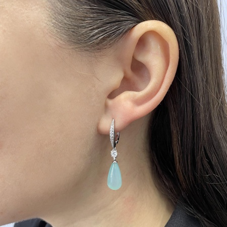 Серьги из серебра с халцедонами и фианитами 3597013606л-69 от KRASNOE, металл Серебро, вставка Халцедон