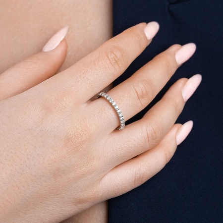 Кольцо из серебра с фианитами со скидкой