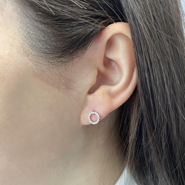 Пусеты из серебра с фианитами со скидкой