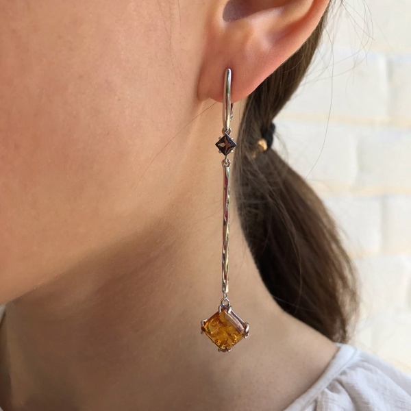 Серьги из серебра с топазами и янтарём со скидкой